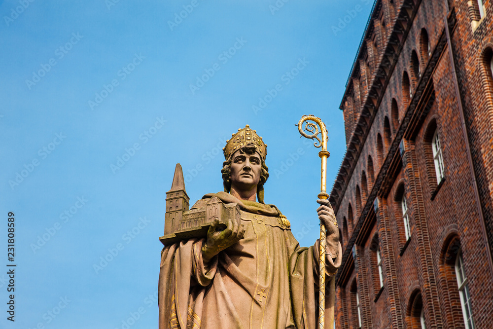 Fototapeta premium The historic Bischof Ansgar statue in Hamburg