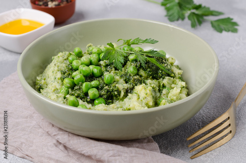 Mashed potatoes with green peas