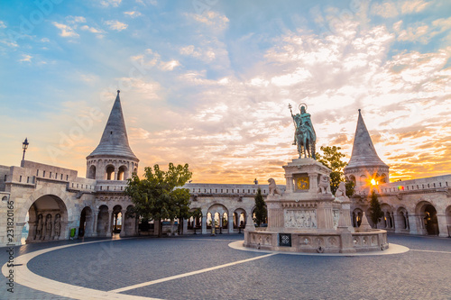 Fotografiet BUDAPEST, HUNGARY - JUNE, 18: Fisherman's Bastion is an important landmark of Budapest