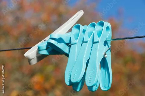 Fototapeta Pinces à linge sur fil à linge