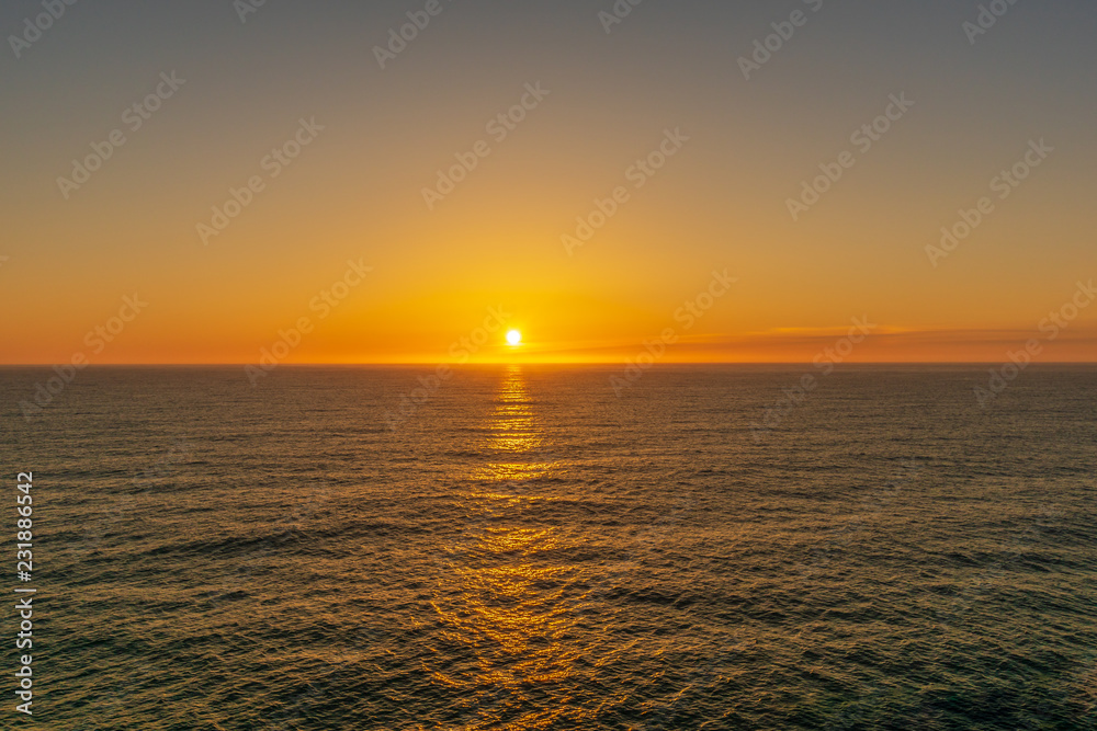 Obraz premium Sunrise over the Ocean in May