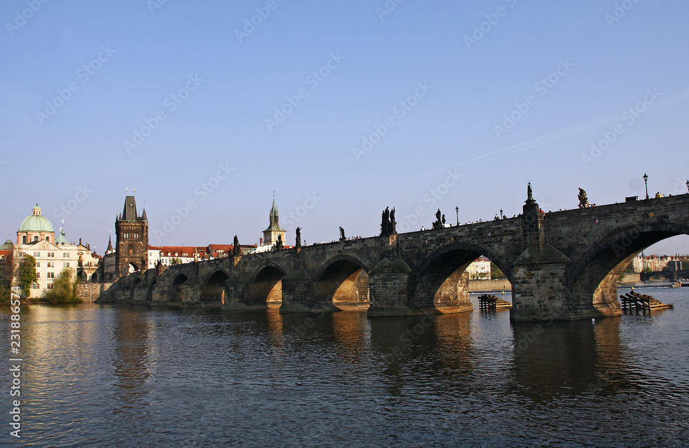 Image of the river and bridge in Prague