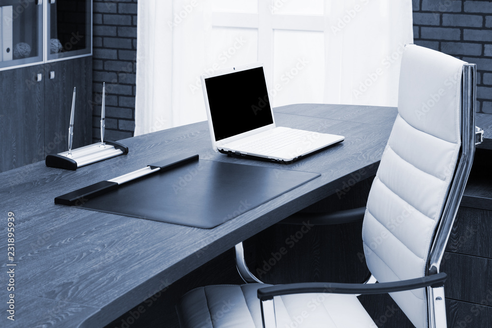Naklejka premium laptop on desk in office