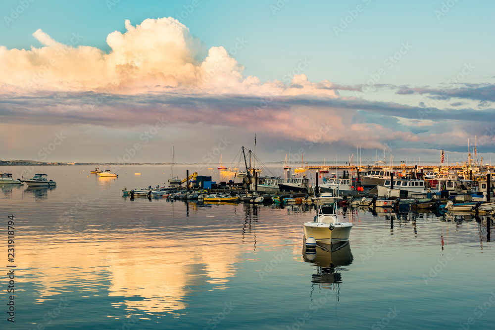 Naklejka premium Zachód słońca w Provincetown Marina
