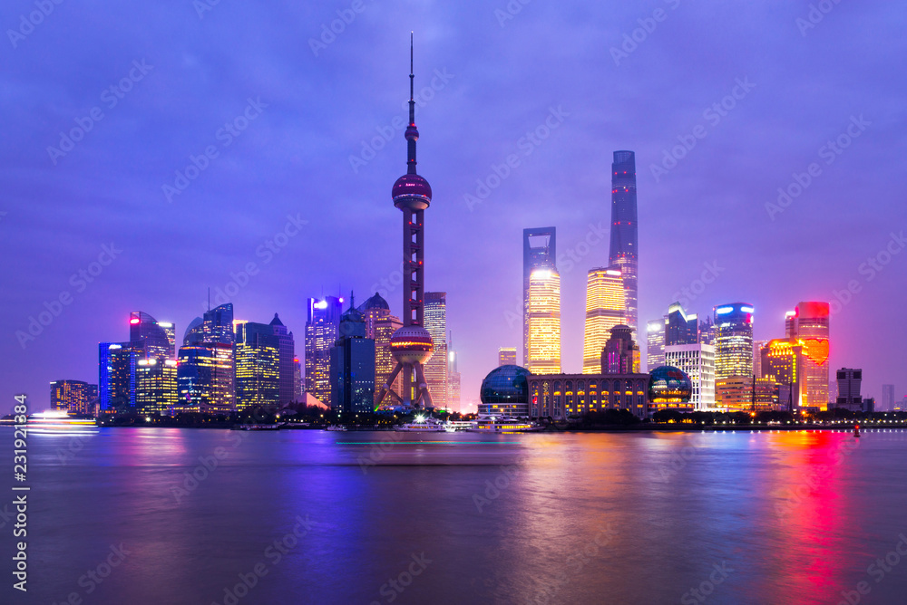Obraz premium Modern city skyscrapers of Shanghai skyline at night with reflection of beautiful ligth in Huangpu river view from the bund, Shanghai, China