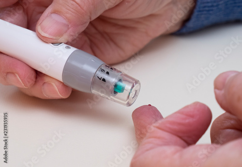 Diabetes type 2 home monitoring using fing prick blood test