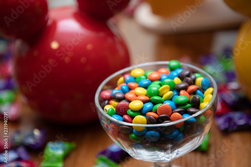 confetes de chocolate coloridos