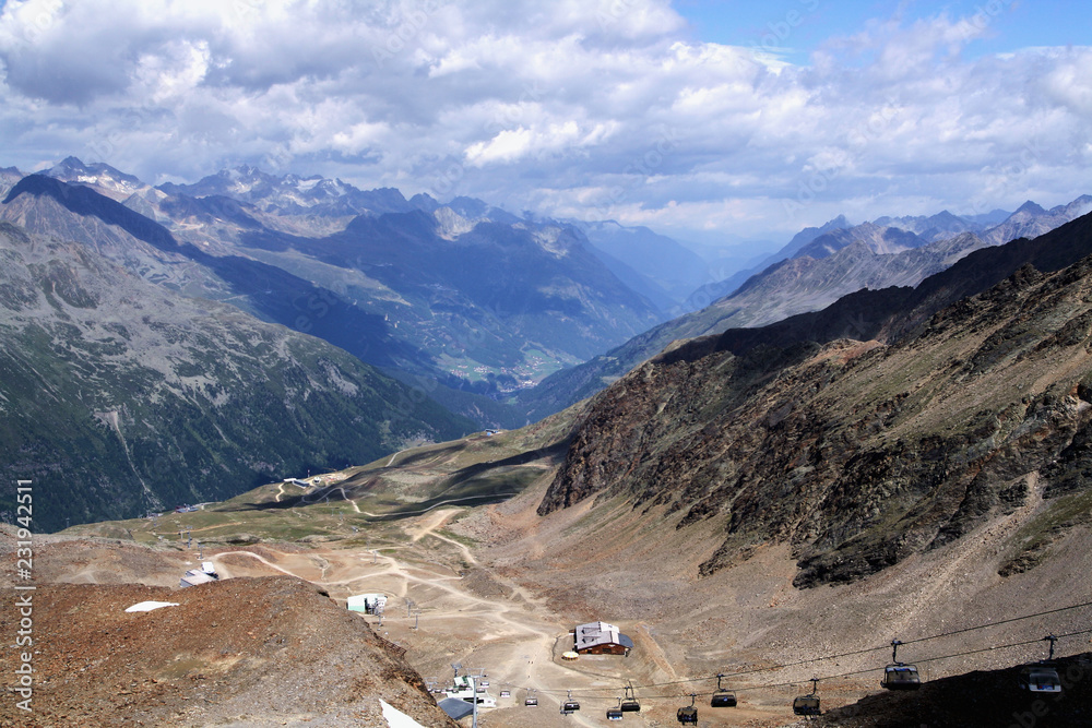 Gletscher und Berge rund um das Ötztal der Tiroler Alpen 