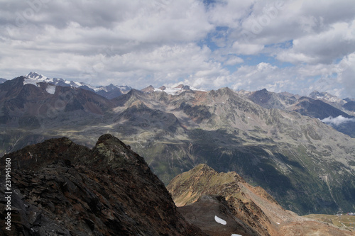 Gletscher und Berge rund um das Ötztal der Tiroler Alpen 