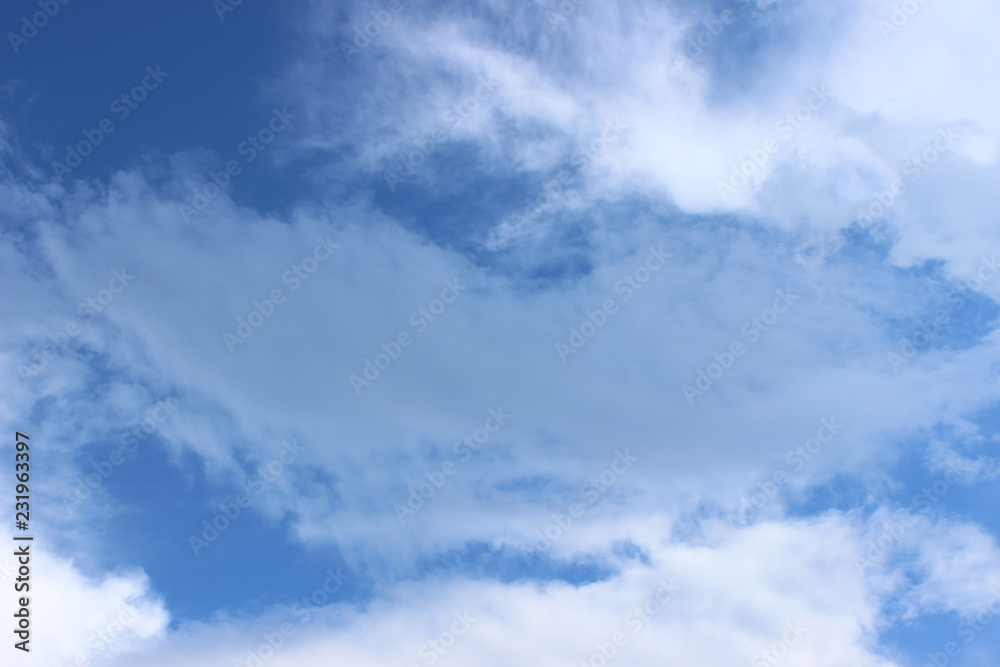 Obraz premium White and grey clouds on deep blue mountain sky