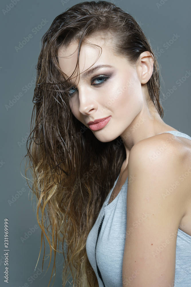 Naklejka premium portrait of a beautiful girl glamorous girl