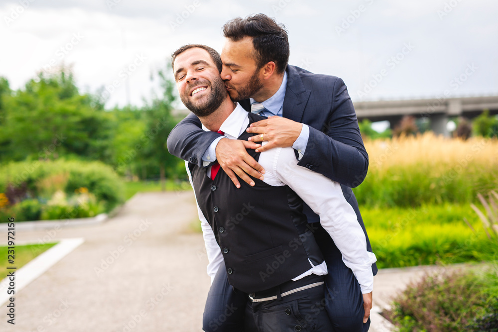 Wunschmotiv: A Handsome gay male couple in the park on their wedding day #231972156