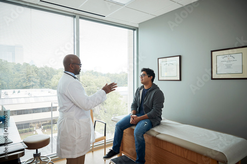 Doctor talks with patient photo