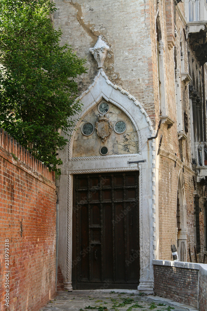 Fototapeta premium Venice, door of an ancient palace