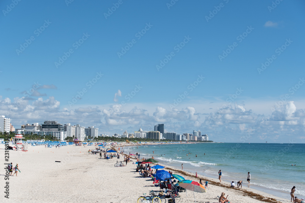Obraz premium The Never Ending Beach of Miami Beach