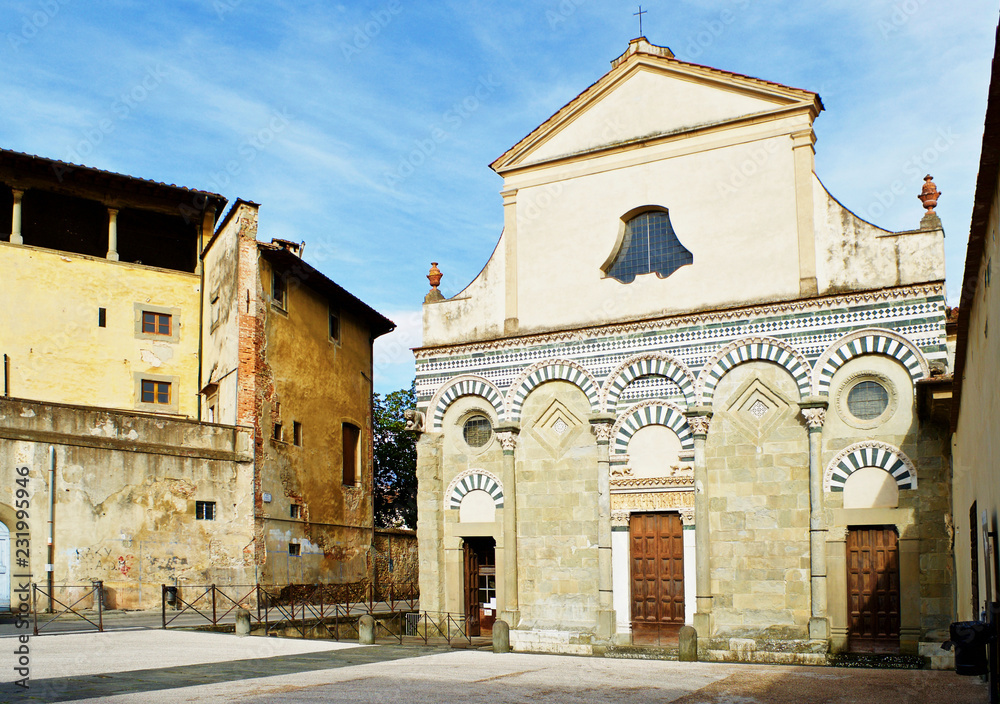 Pistoia, Toscana, Italia, scorcio della chiesa di San Bartolomeo in Pantano tipico monumento dalla facciata medievale