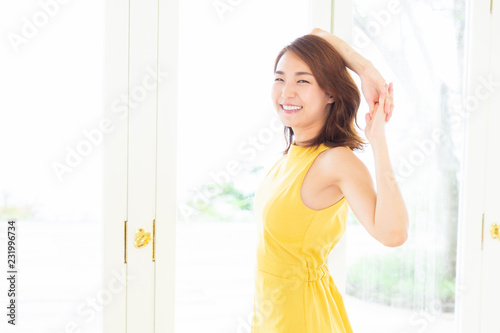 Free Download リラックスする女性 - GFXLoad