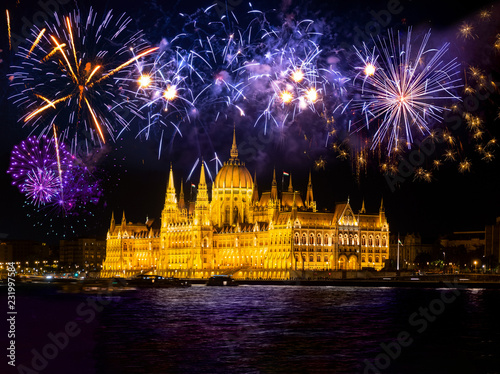 Photography Feuerwerk über dem Parlament in Budapest, Ungarn