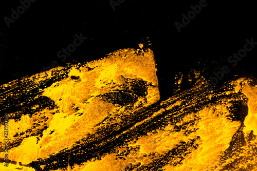 Czarno-żółty ręcznie malowane tekstury tła z pociągnięciami pędzla grunge