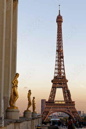 PARIS - FRANCE, NOVEMBER 7, 2017: Eiffel Tower and Golden Statue from Tracadero Square at dusk. The Eiffel tower is the most visited monument of France © JEROME LABOUYRIE