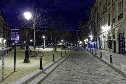 Fototapeta Naklejka Na Ścianę i Meble -  Paris, France - February 18, 2018: Place Dauphine by night in Paris