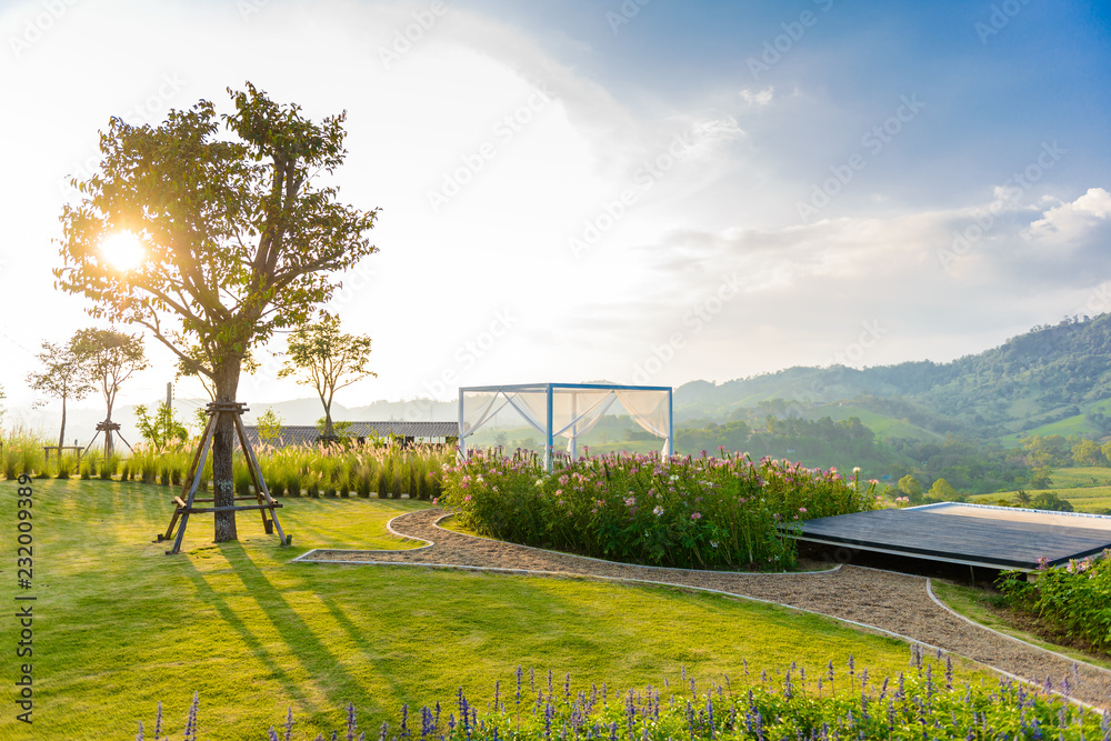 Obraz premium Khao Kho Viewpoint and great mountain view as background with Small Pavilion and Through the white cloth in sunset time