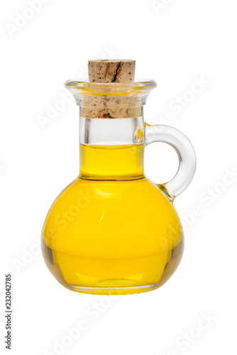 Kleine Glasflasche mit Olivenöl isoliert vor weißem Hintergrund