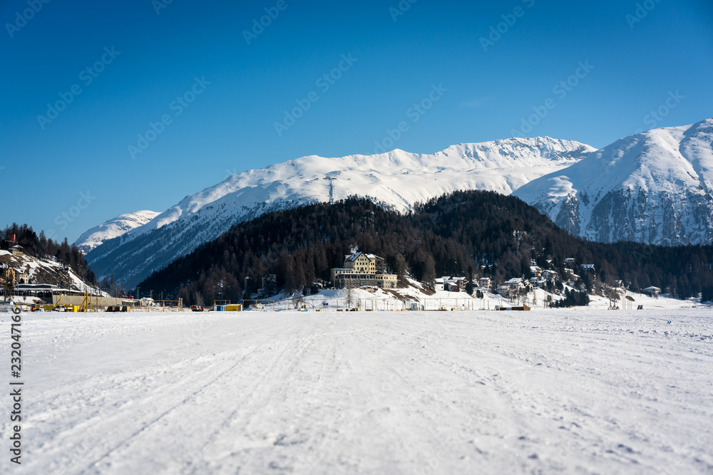 Im Winter auf dem See in St. Moritz