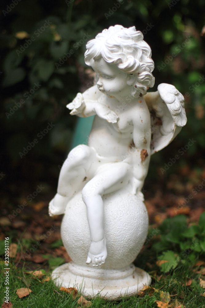 statue of baby angel