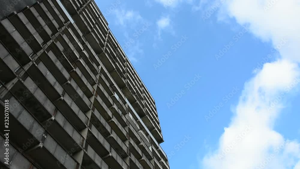 Hochhaus - Plattenbau in Halle - 70er Jahre Bau