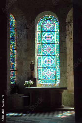 Vitrail de l'Abbatiale Notre-Dame, ville de Beaugency, département du Loiret, Val de Loire, France photo