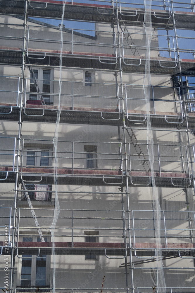 échafaudage de ravalement, immeuble ancien échafaudage de ravalement, immeuble ancien