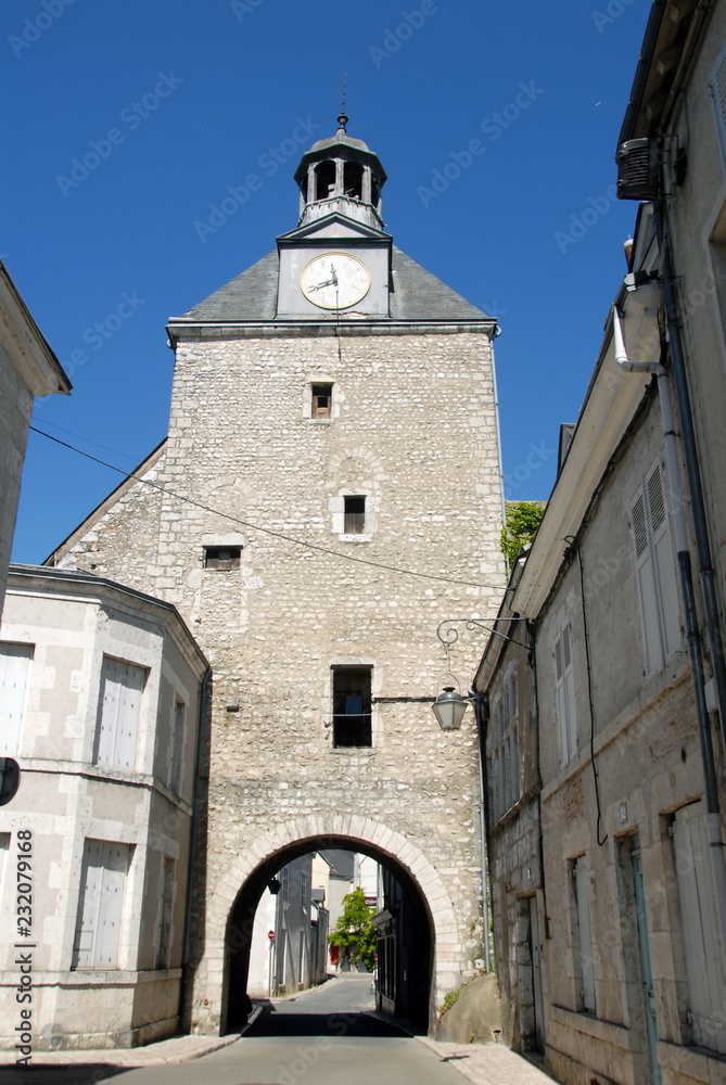 Tour de l'Horloge, ancienne porte de la seconde enceinte de la ville de Beaugency, ville du Val de Loire, département du Loiret, France