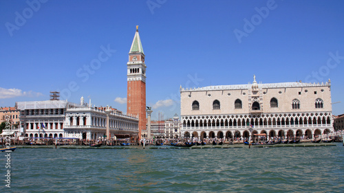 Place Saint Marc de Venise, le Campanile et le Palais des Doges