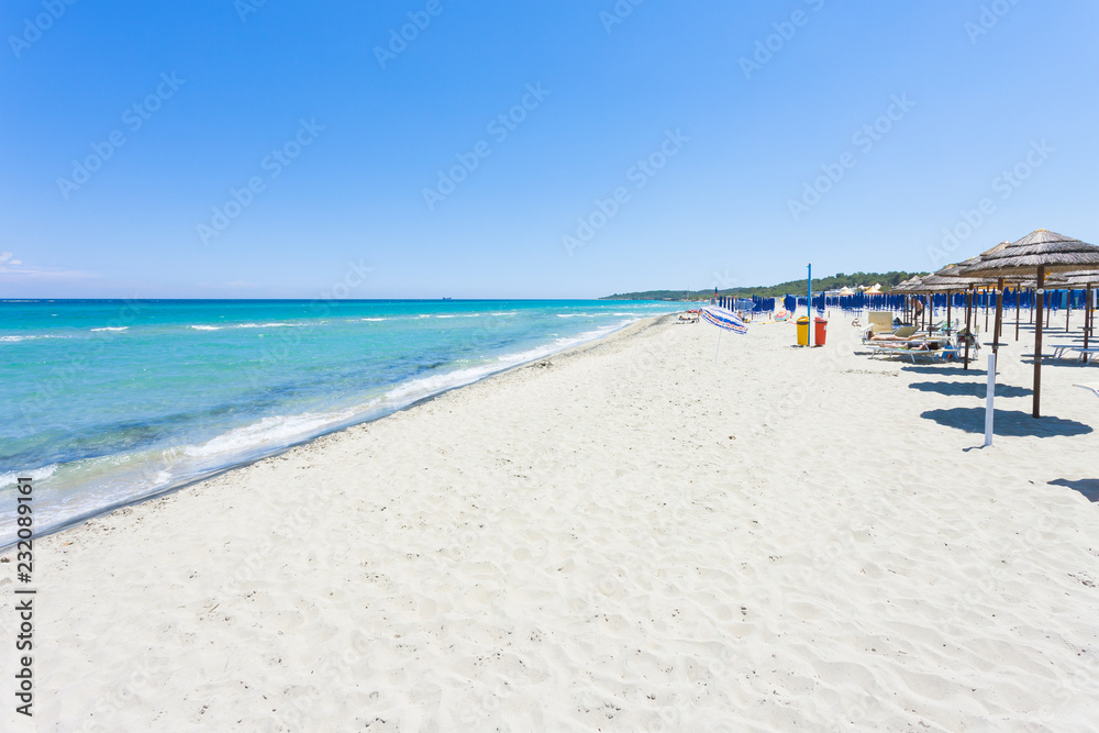 Alimini Grande, Apulia - Visiting the huge beach of Alimini Grande Alimini Grande, Apulia - Visiting the huge beach of Alimini Grande