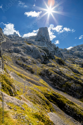 Montaña Naranjo de Bulnes en los Picos de Europa - Pico Urriellu