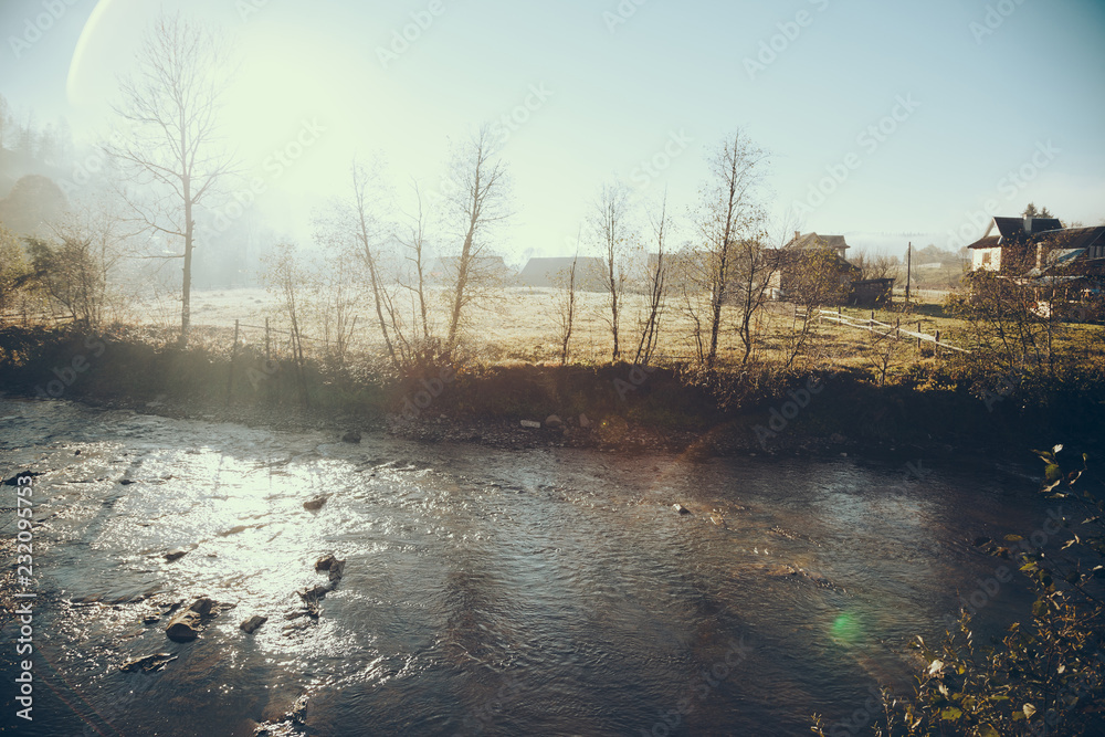 Obraz premium scenic shot of river in Vorokhta town on sunny morning, Carpathians, Ukraine