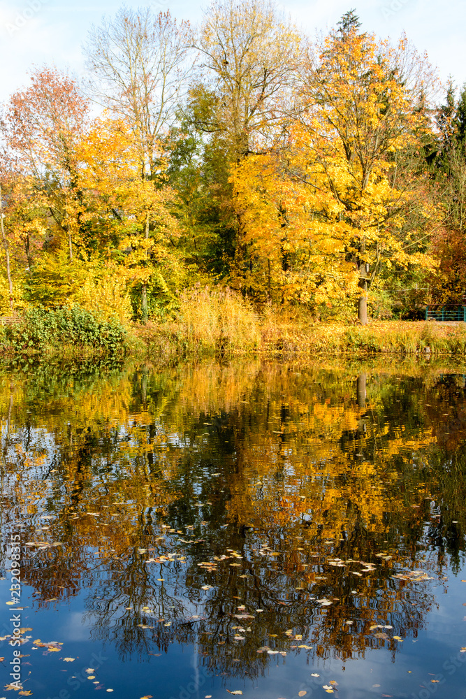 Indian Summer, Schönheit des Herbstes am See, Spätsommer, Indian Summer, wundervolle Farben im Wald, weiches, stimmungsvolles Licht :) Indian Summer, Schönheit des Herbstes am See, Spätsommer, Indian Summer, wundervolle Farben im Wald, weiches, stimmungsvolles Licht :)