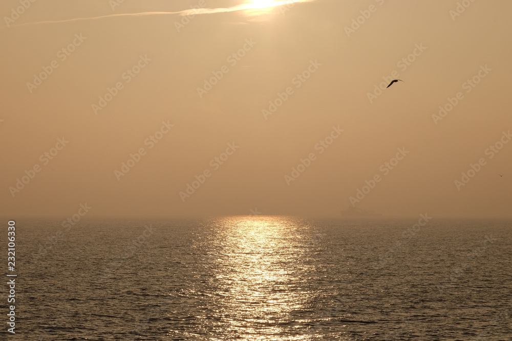 Sonnenaufgang über dem Meer Sonnenaufgang über dem Meer