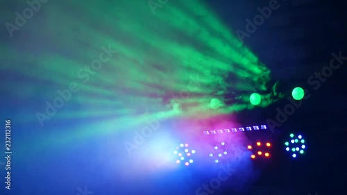 Effetto fumo e luci digitali in disco dance