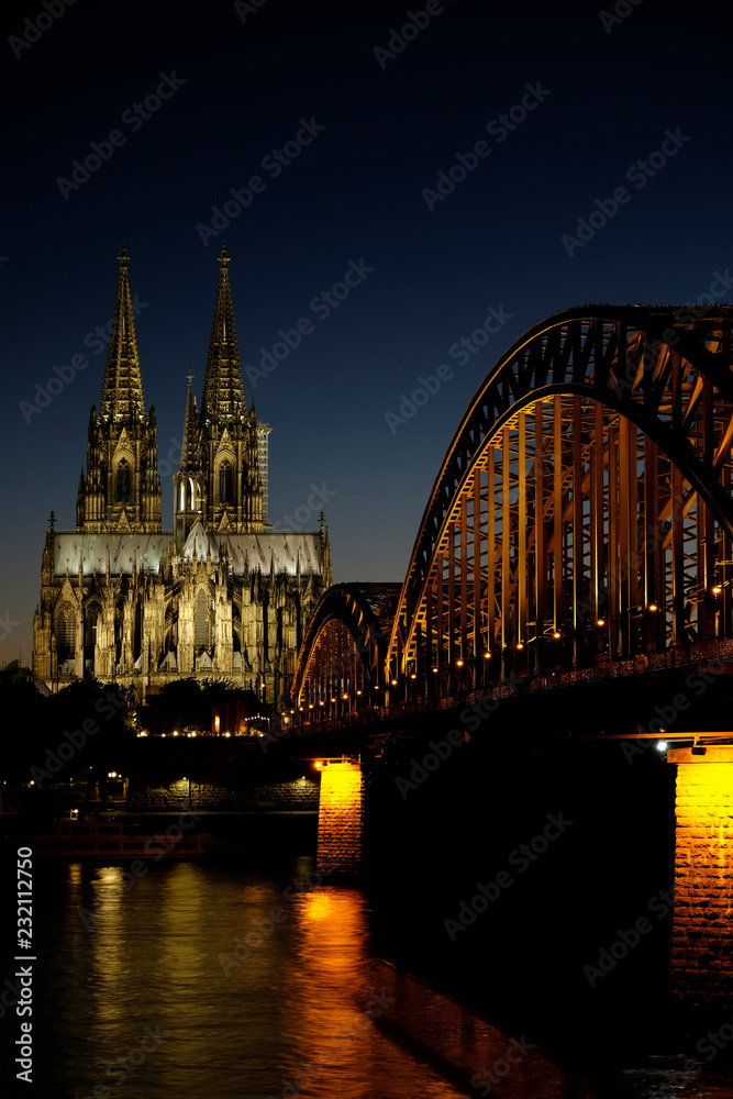 Fototapeta premium Cathedral of Cologne by Sunset