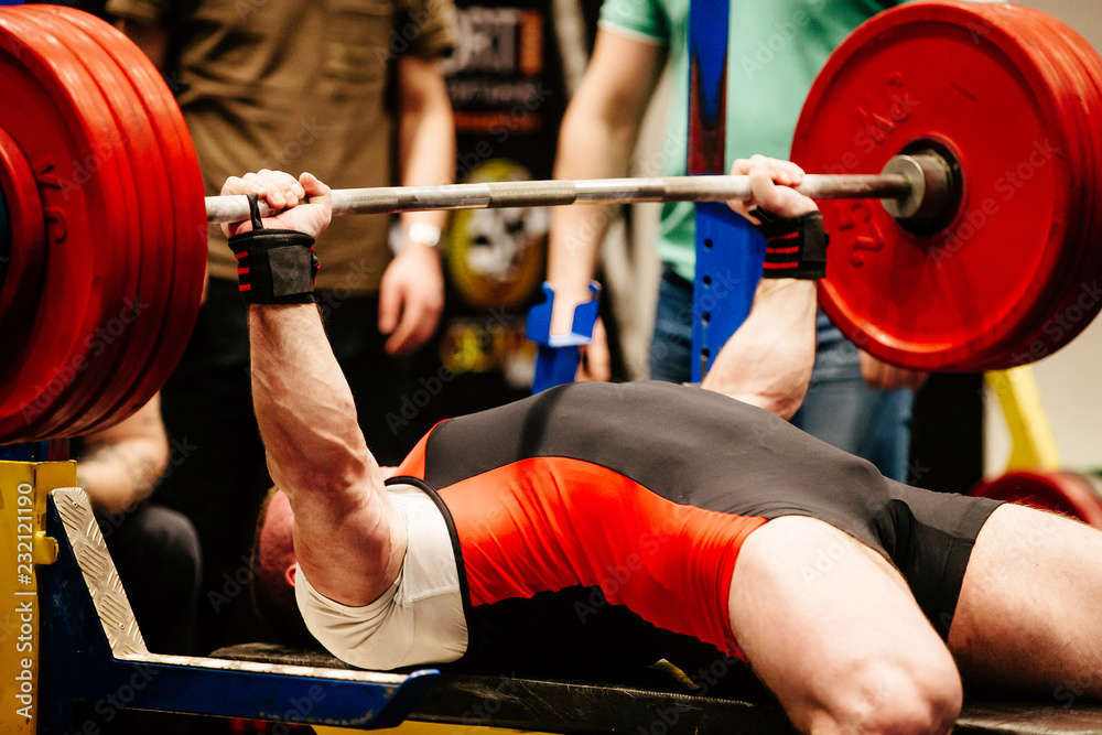 man performs bench press competition powerlifting | Fototaper online på  Europosters.dk