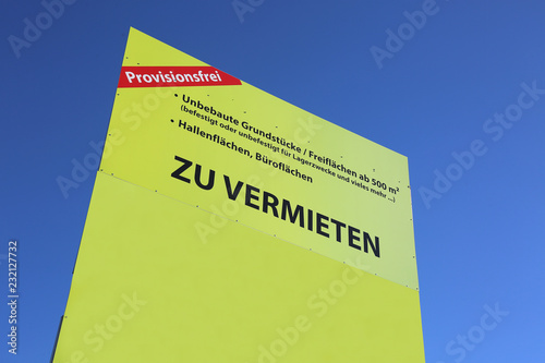 Schild Baugrundstück Hallenflächen Büroflächen
zu provisionsfrei zu vermieten photo