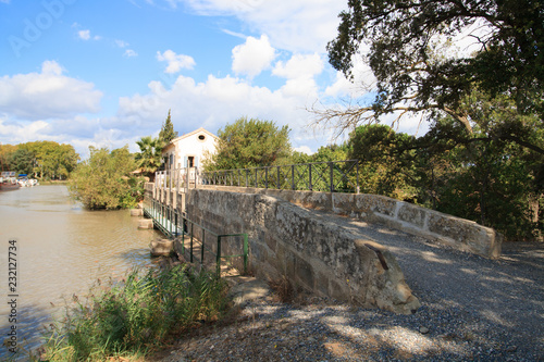 Canal du midi près du Somail photo