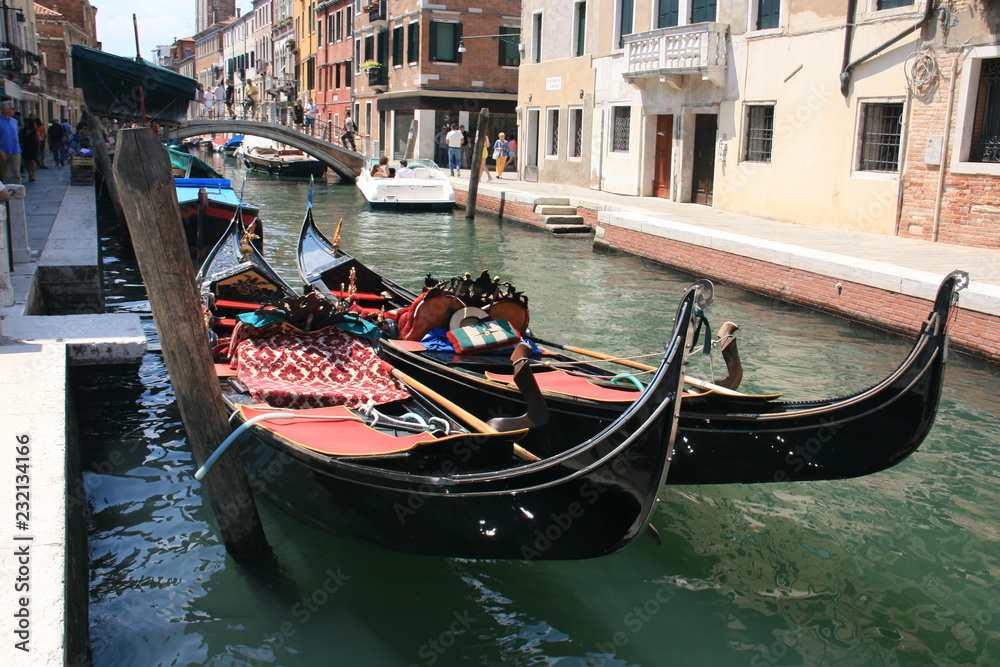 Deux gondoles à Venise 