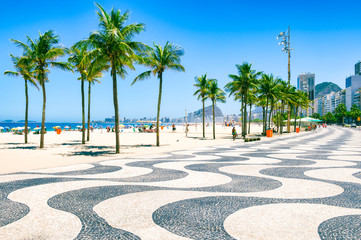 Wandcirkels Rio de Janeiro Copacabana boulevard met palmen ochtend  © lazyllama