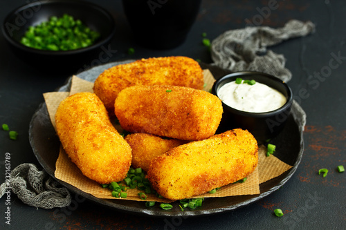 Canvastavla potato croquettes with cheese