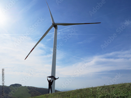 Pala eolica modella nel vento energia elettrica