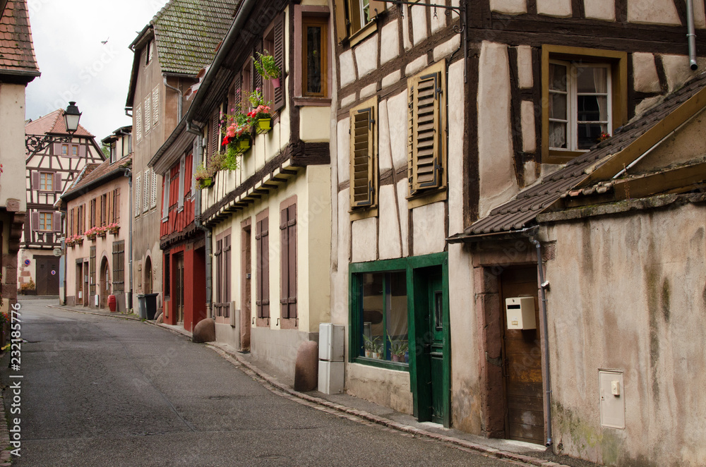Elsässische traditionelle Fachwerk Häuser in Riquewihr