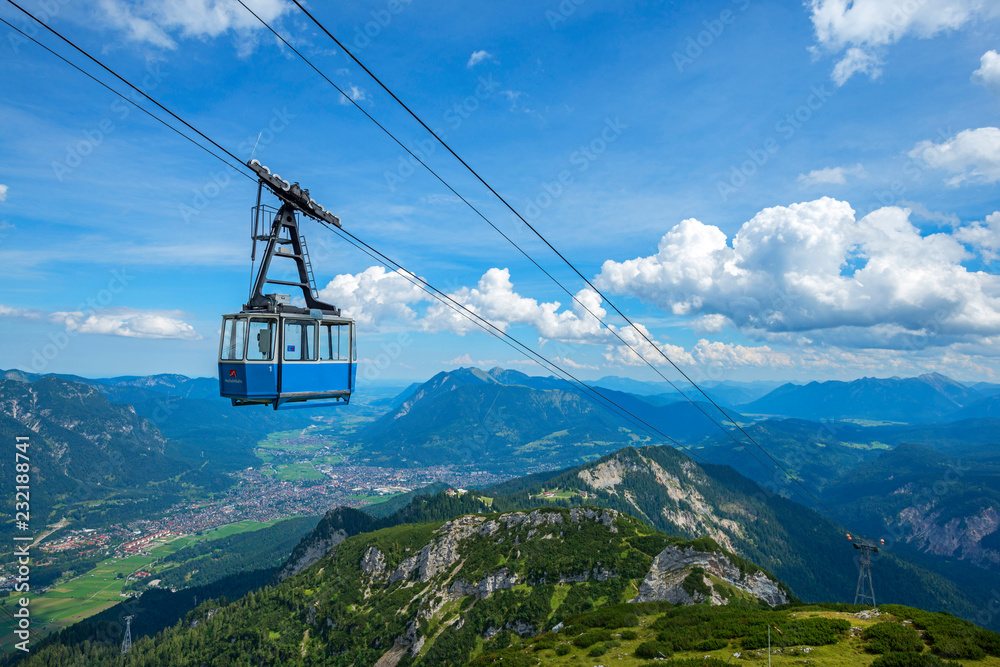 Hochalmbahn cable car, Garmisch-Partenkirchen, Bavaria, Germany foto de  Stock | Adobe Stock